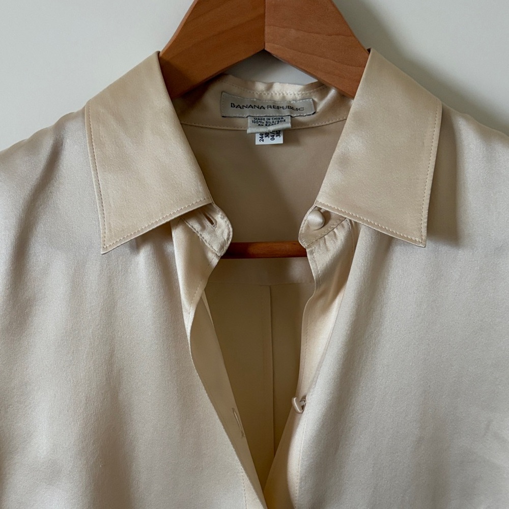 Banana Republic Beige Silk Button-Up Blouse - Picture 2 of 4